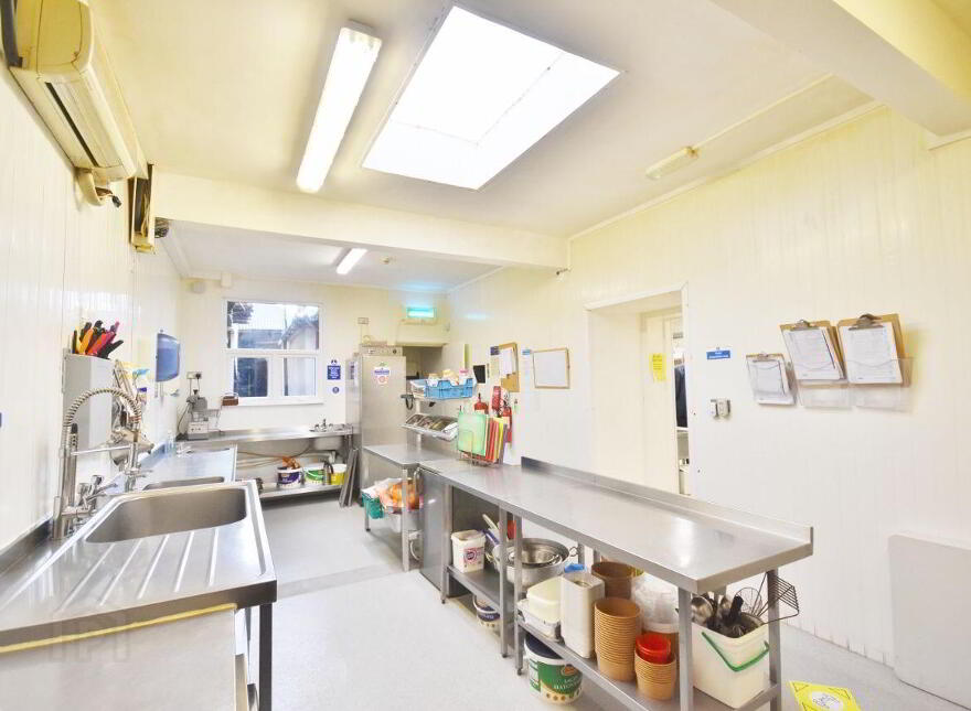 John R's Food Hall, 70/72 Church Street, Listowel, V31X227