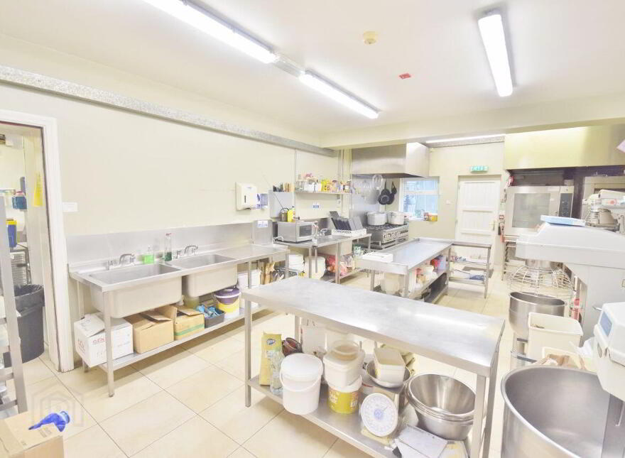 John R's Food Hall, 70/72 Church Street, Listowel, V31X227
