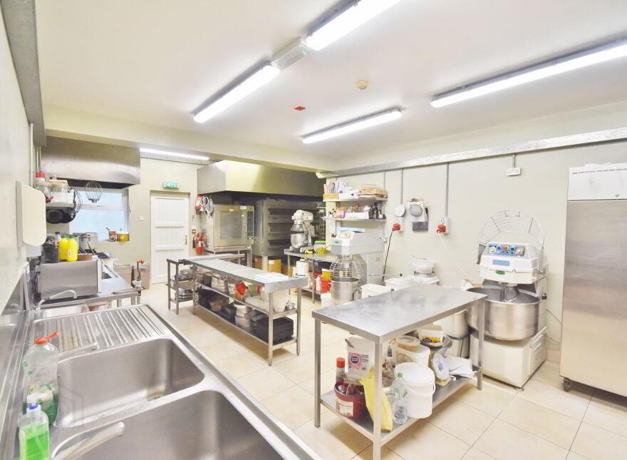 John R's Food Hall, 70/72 Church Street, Listowel, V31X227