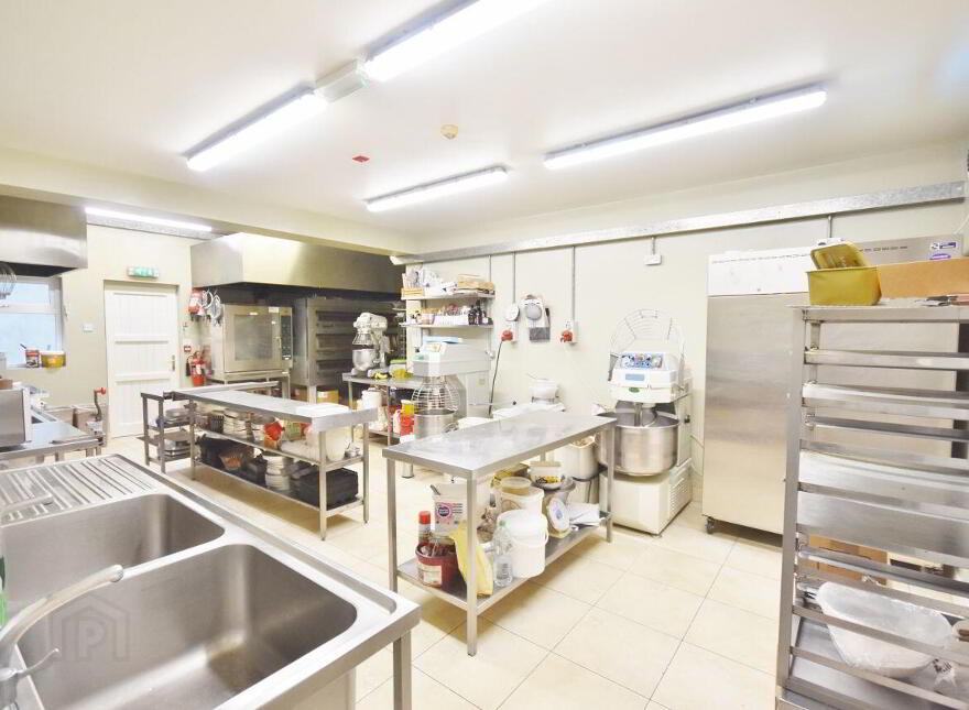 John R's Food Hall, 70/72 Church Street, Listowel, V31X227