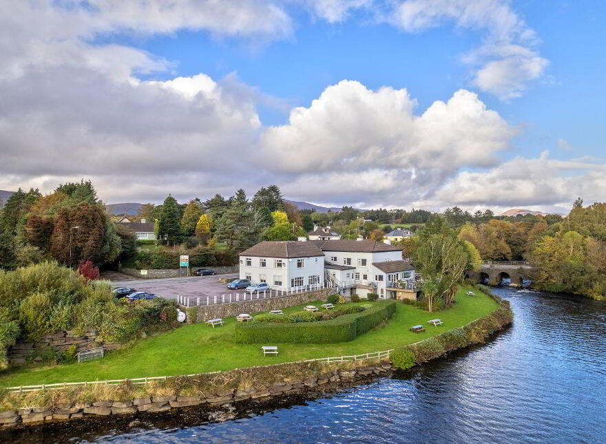 Ouvane Falls Inn, Ballylickey, P75V624 photo