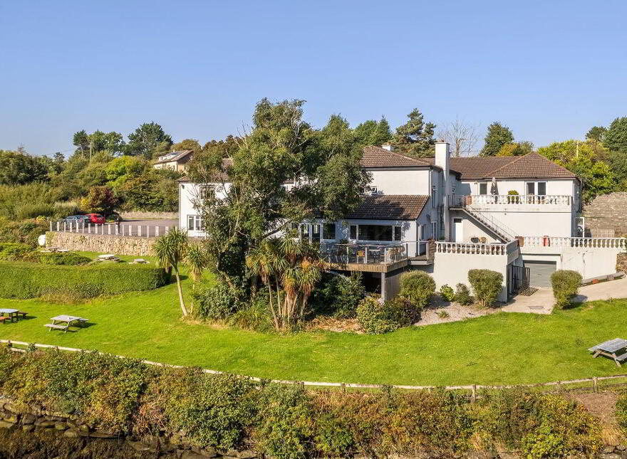 Ouvane Falls Inn, Ballylickey, P75V624