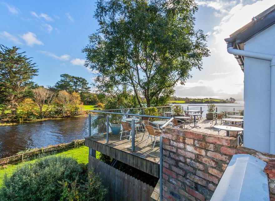 Ouvane Falls Inn, Ballylickey, P75V624