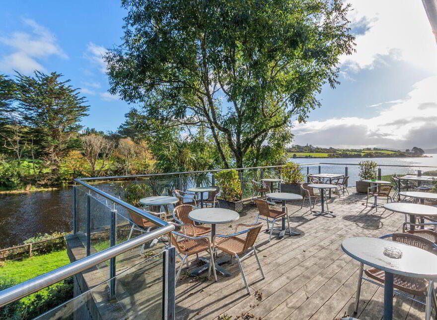 Ouvane Falls Inn, Ballylickey, P75V624