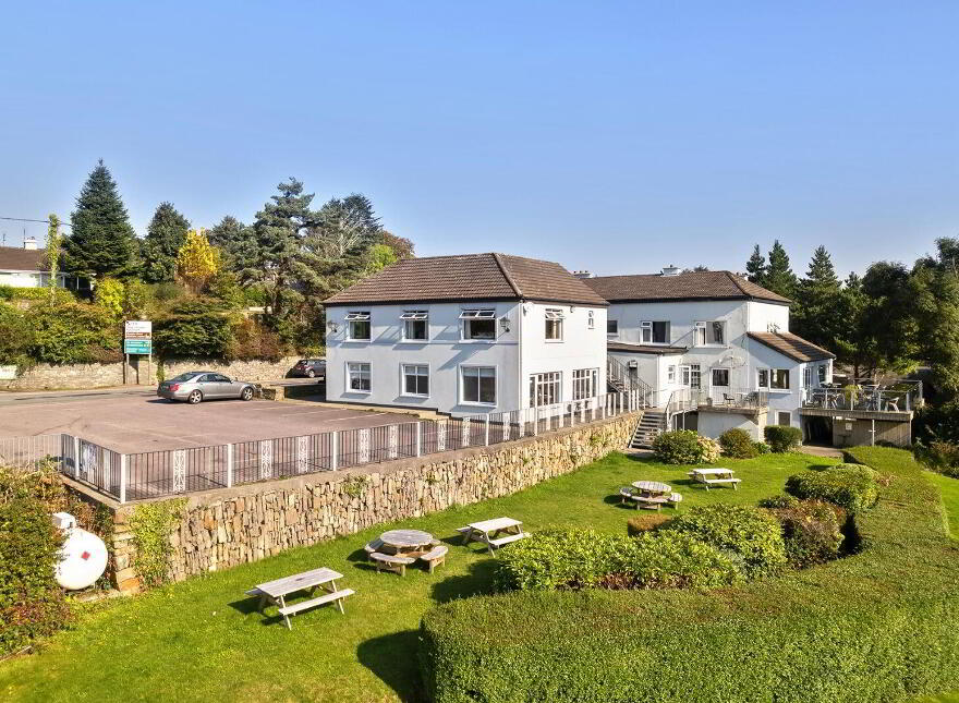 Ouvane Falls Inn, Ballylickey, P75V624
