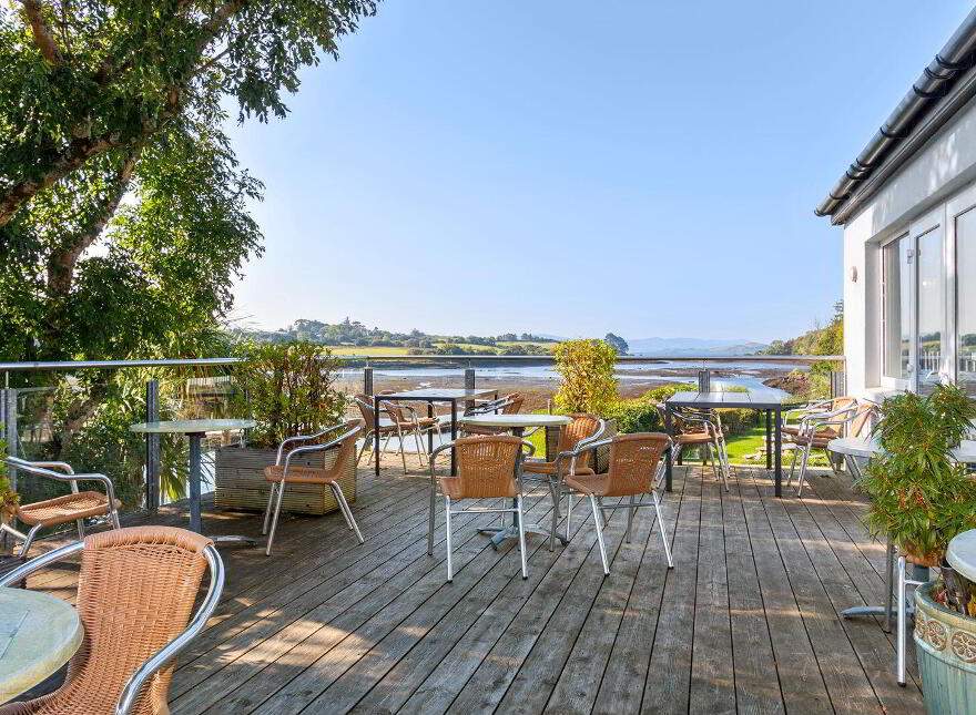 Ouvane Falls Inn, Ballylickey, P75V624