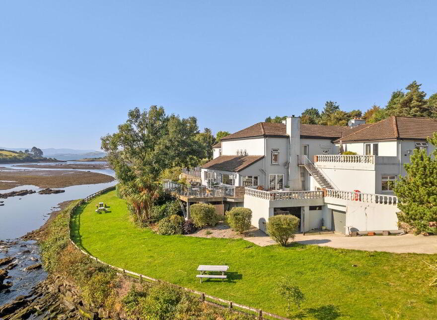 Ouvane Falls Inn, Ballylickey, P75V624