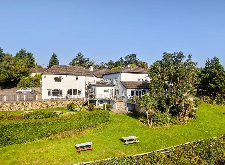 Ouvane Falls Inn, Ballylickey, P75V624