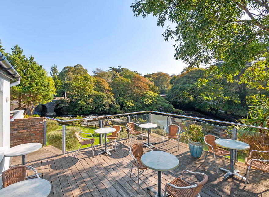 Ouvane Falls Inn, Ballylickey, P75V624
