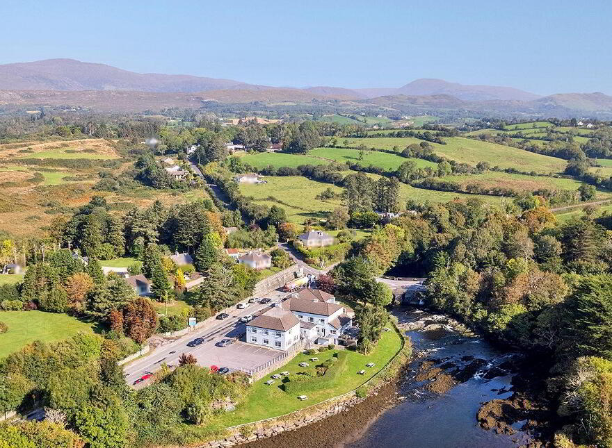 Ouvane Falls Inn, Ballylickey, P75V624