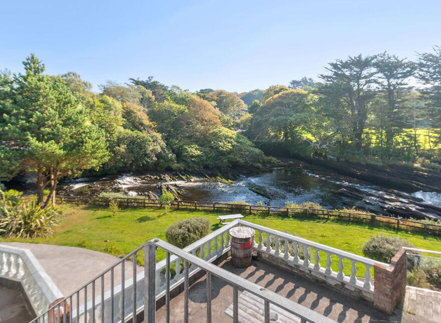 Ouvane Falls Inn, Ballylickey, P75V624