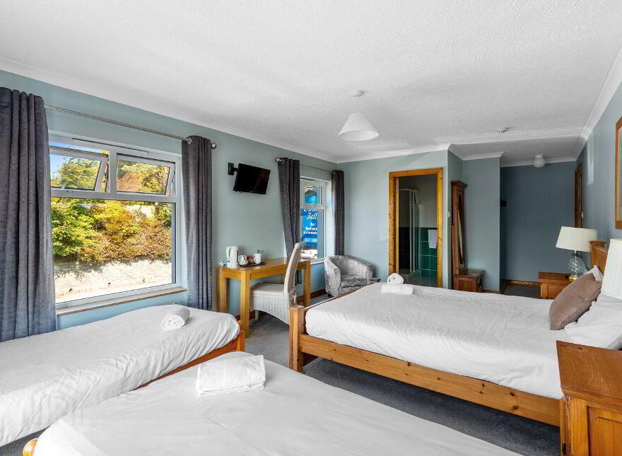 Ouvane Falls Inn, Ballylickey, P75V624