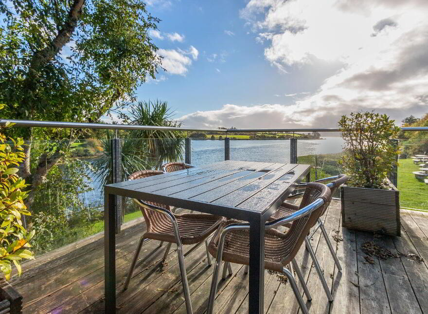 Ouvane Falls Inn, Ballylickey, P75V624