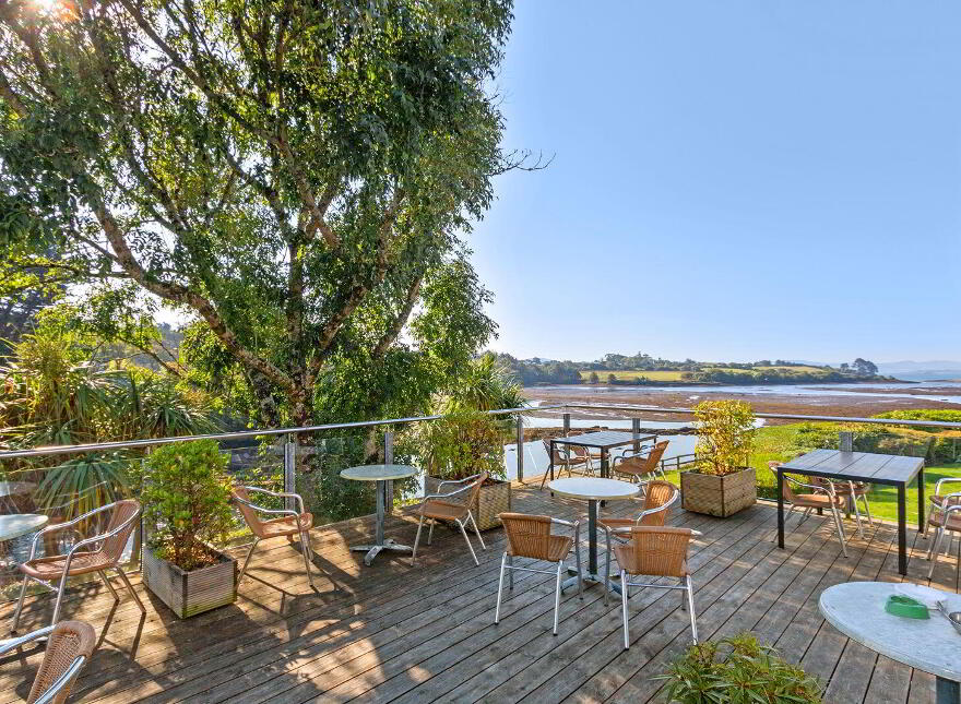 Ouvane Falls Inn, Ballylickey, P75V624