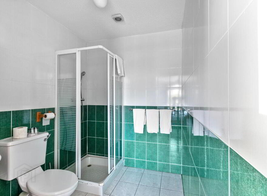 Ouvane Falls Inn, Ballylickey, P75V624