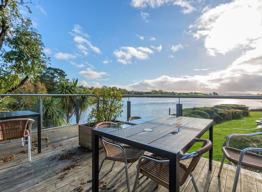 Ouvane Falls Inn, Ballylickey, P75V624