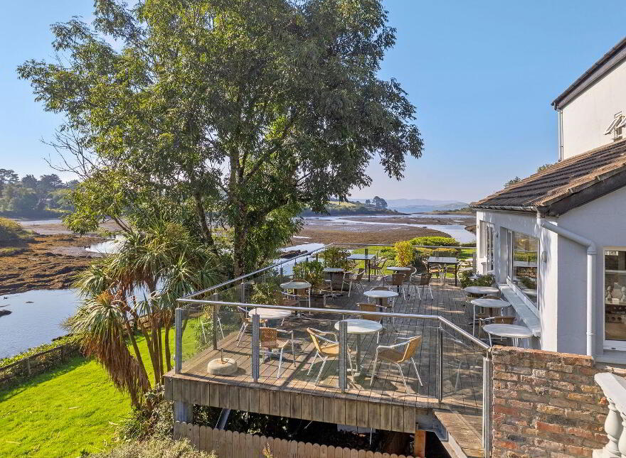 Ouvane Falls Inn, Ballylickey, P75V624