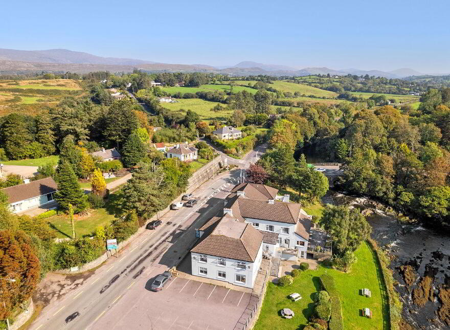 Ouvane Falls Inn, Ballylickey, P75V624