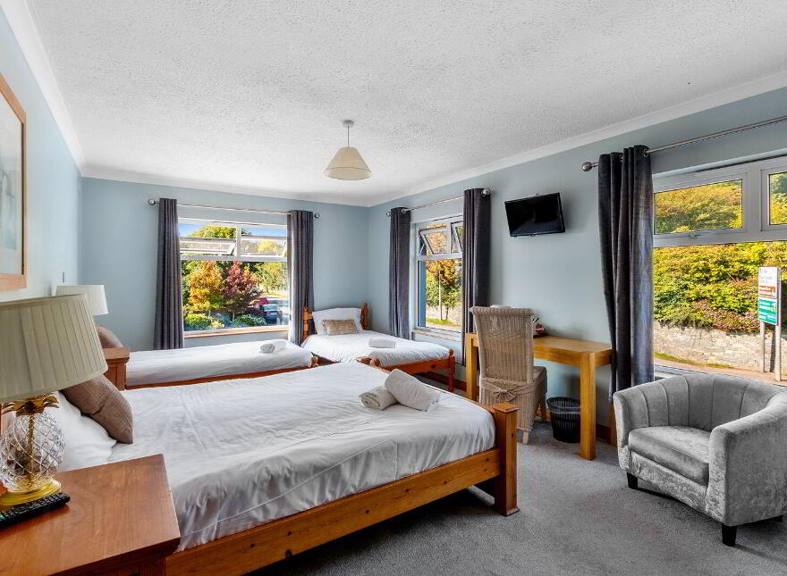 Ouvane Falls Inn, Ballylickey, P75V624