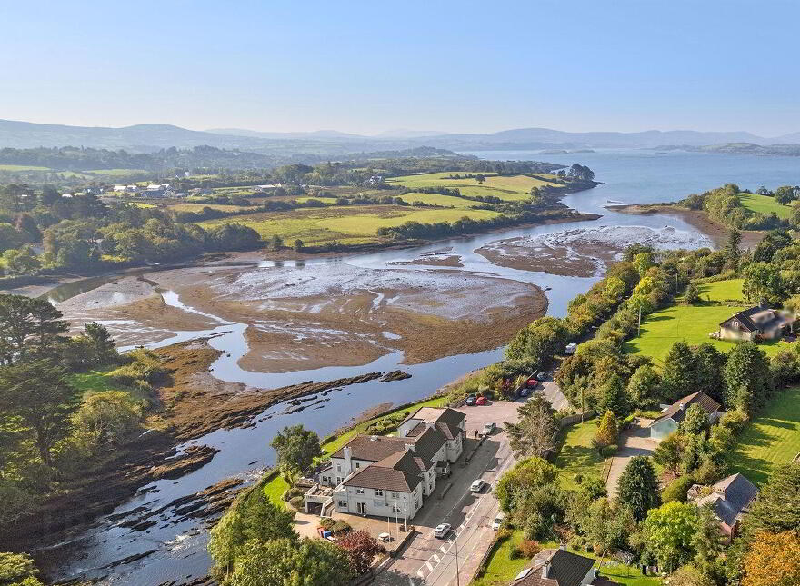 Ouvane Falls Inn, Ballylickey, P75V624