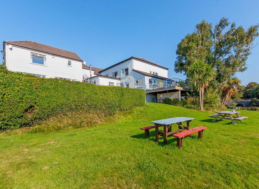 Ouvane Falls Inn, Ballylickey, P75V624