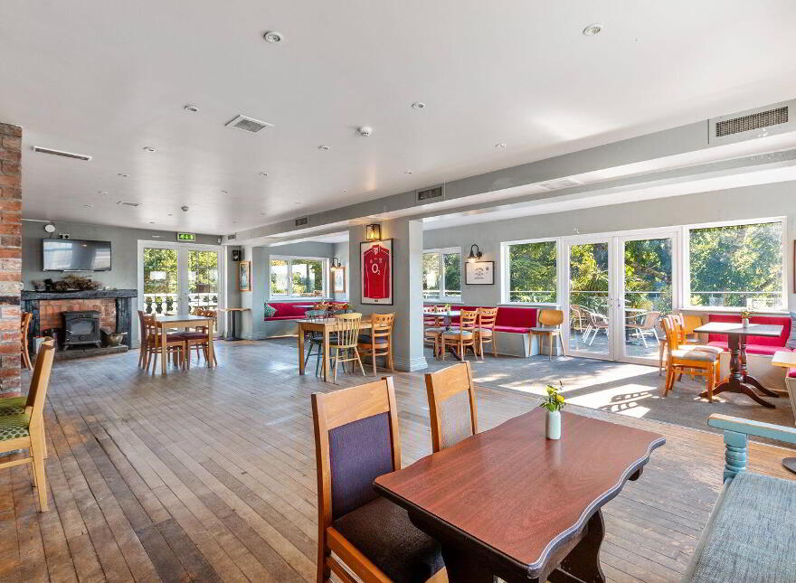 Ouvane Falls Inn, Ballylickey, P75V624