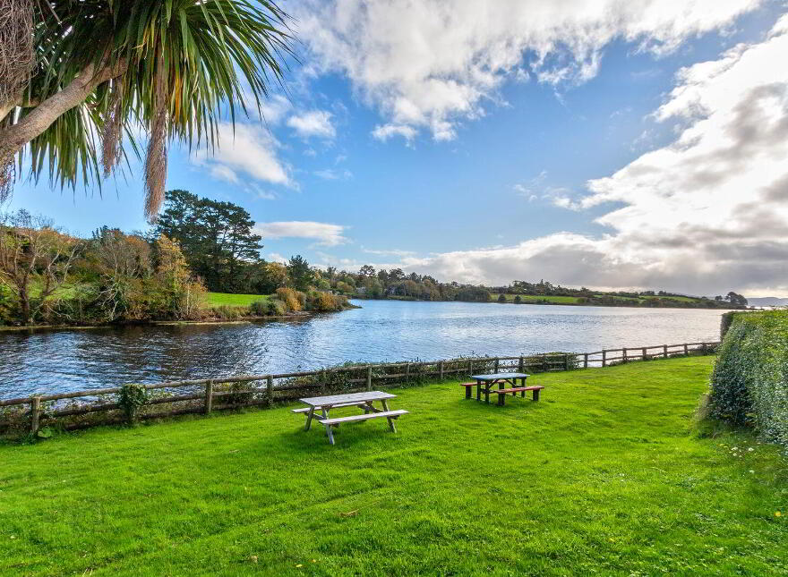 Ouvane Falls Inn, Ballylickey, P75V624