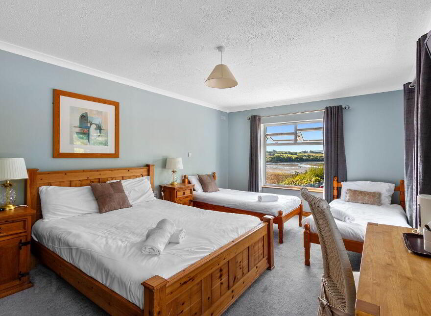 Ouvane Falls Inn, Ballylickey, P75V624