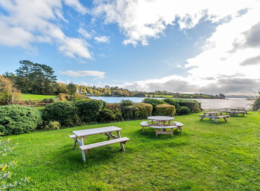 Ouvane Falls Inn, Ballylickey, P75V624