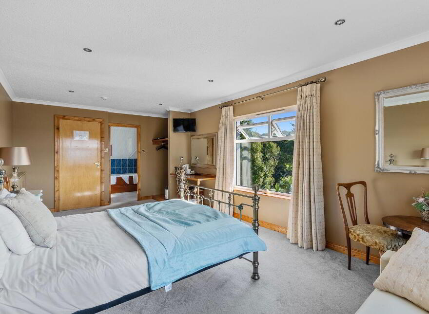 Ouvane Falls Inn, Ballylickey, P75V624