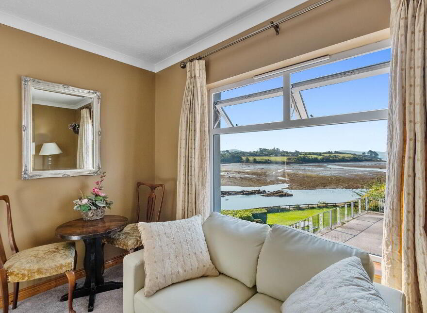 Ouvane Falls Inn, Ballylickey, P75V624