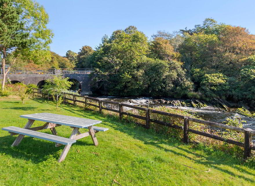 Ouvane Falls Inn, Ballylickey, P75V624