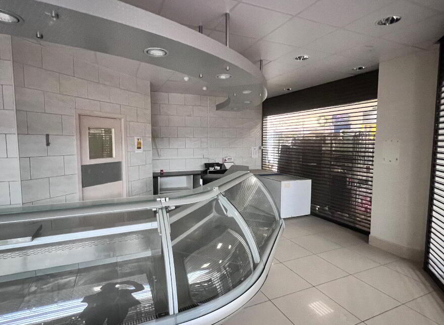 Unit 4 & 4A Longford Shopping Centre, Longford Town, N39KV48