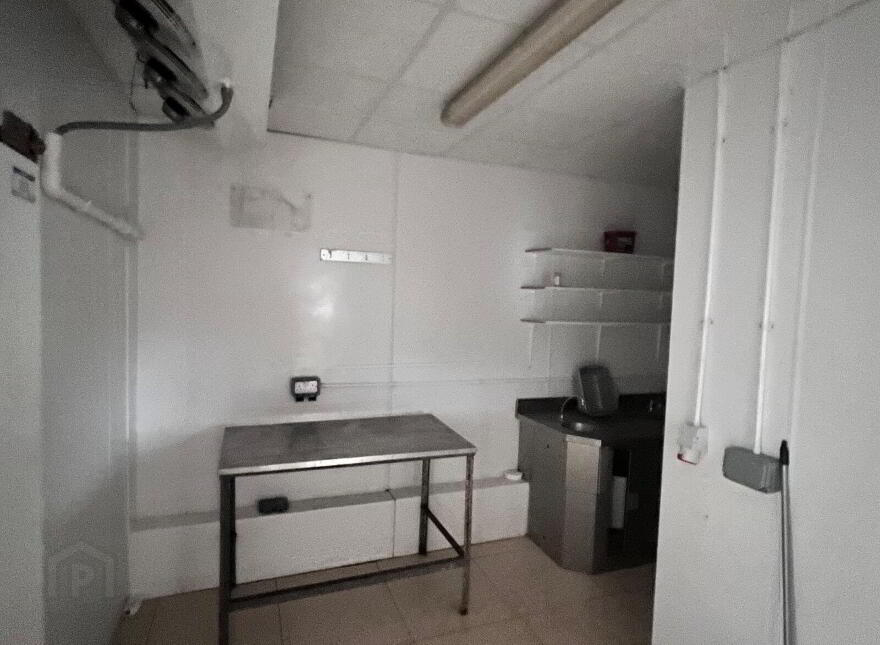 Unit 4 & 4A Longford Shopping Centre, Longford Town, N39KV48