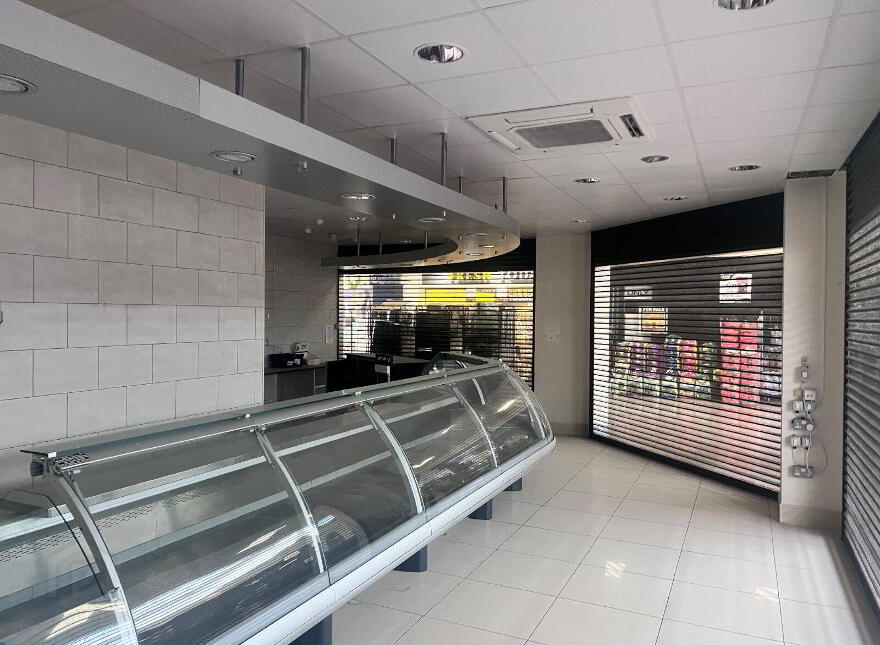 Unit 4 & 4A Longford Shopping Centre, Longford Town, N39KV48
