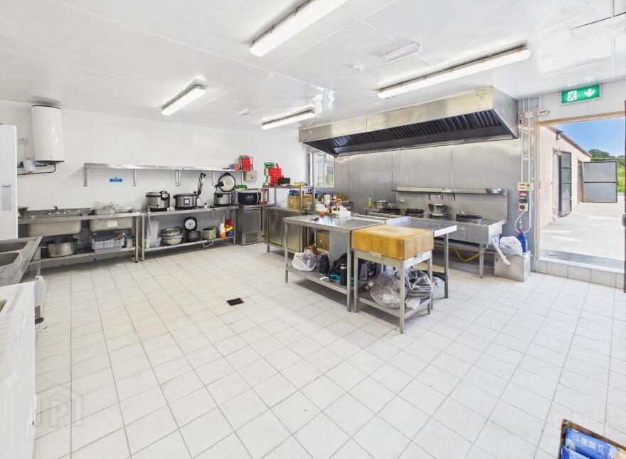 River Street, Clara, R35HH39