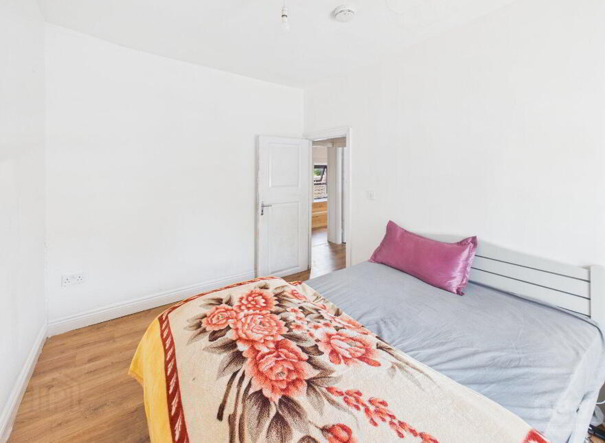 River Street, Clara, R35HH39