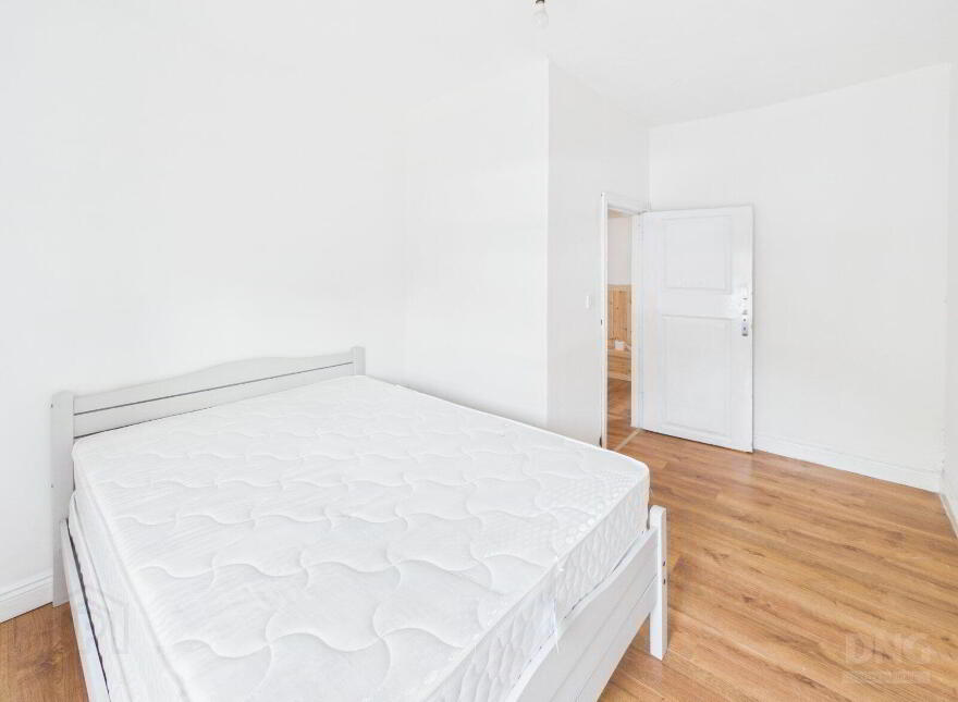 River Street, Clara, R35HH39