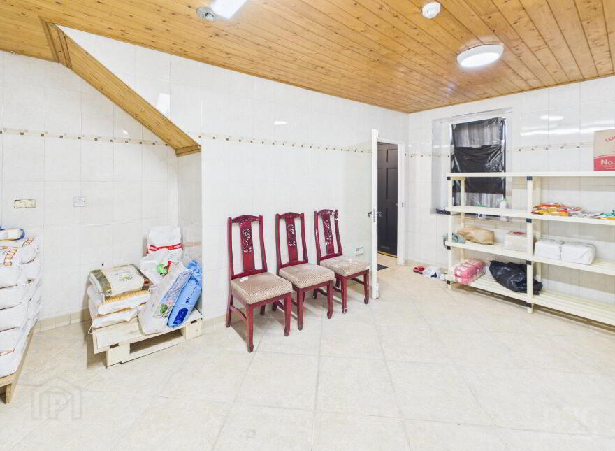 River Street, Clara, R35HH39