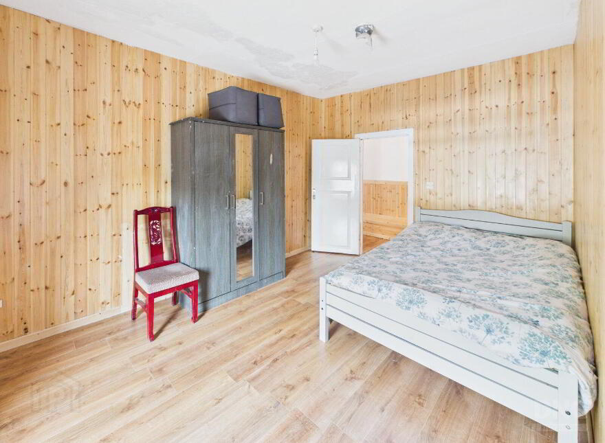 River Street, Clara, R35HH39
