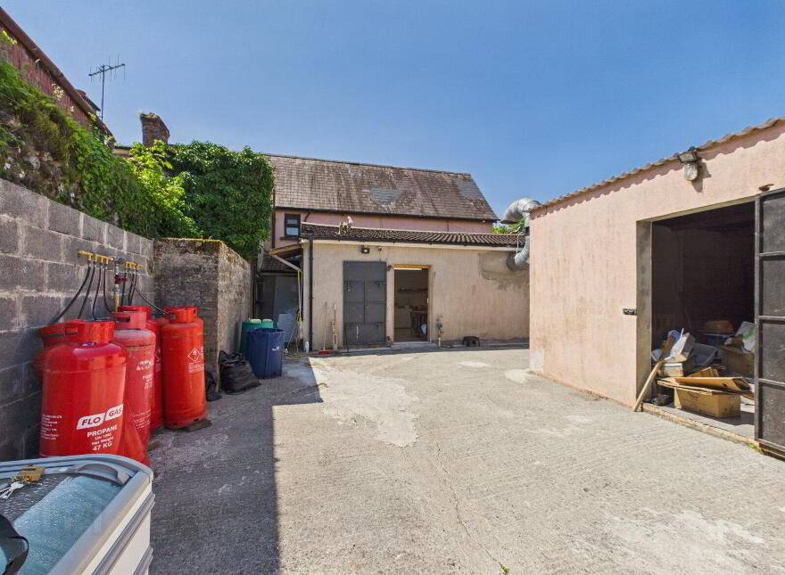 River Street, Clara, R35HH39