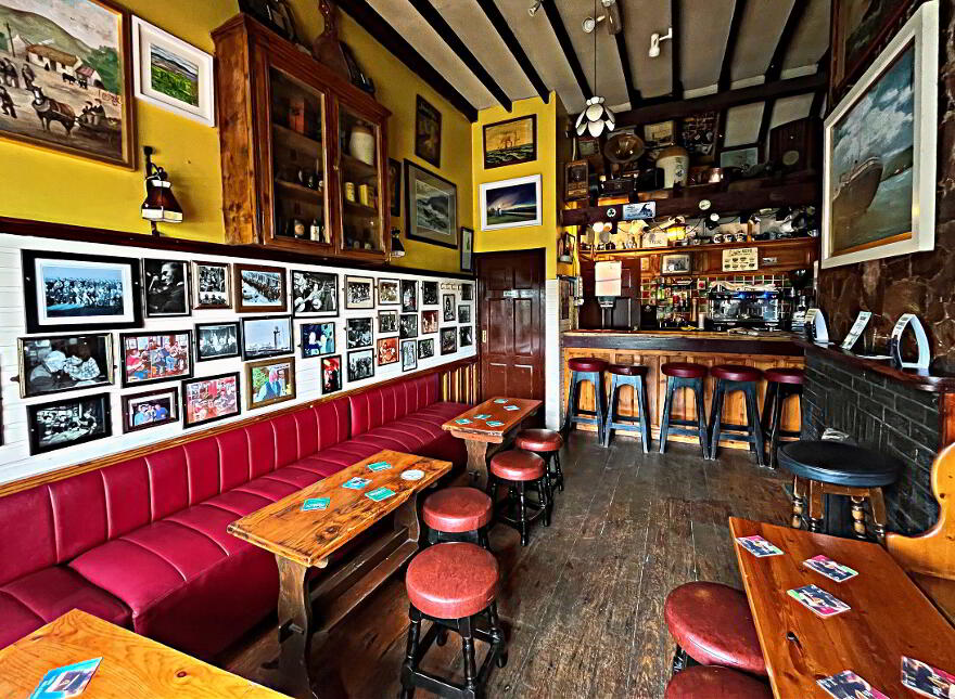Mooneys Traditional Public House, An Rinn, Dungarvan, X35X685