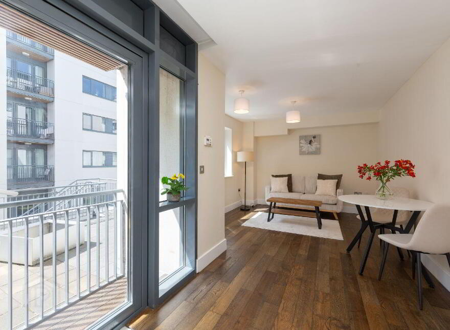 Apt 101, Block 100 Cathedral Court, New Street South, Dublin 8, D08TD53