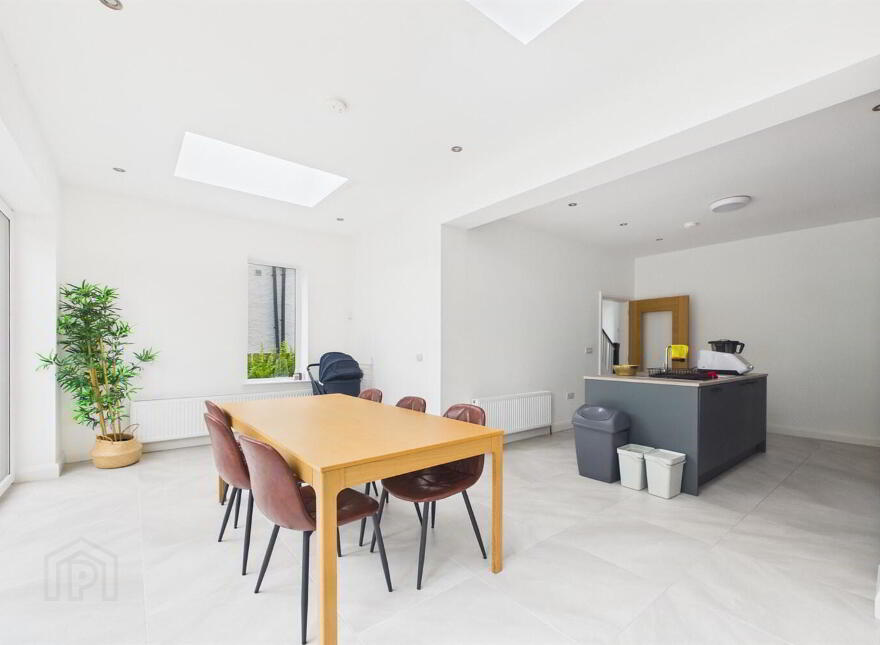 52 Marlborough Park North, Belfast, BT9 6HJ