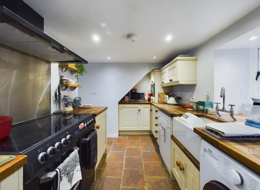 15 Arthur Street, Hillsborough, BT26 6AP