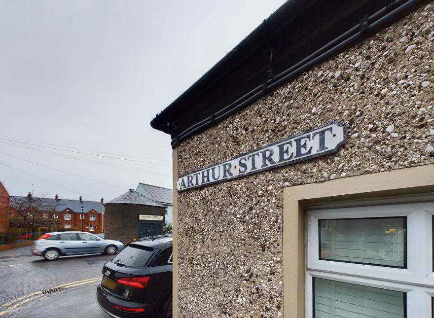 15 Arthur Street, Hillsborough, BT26 6AP