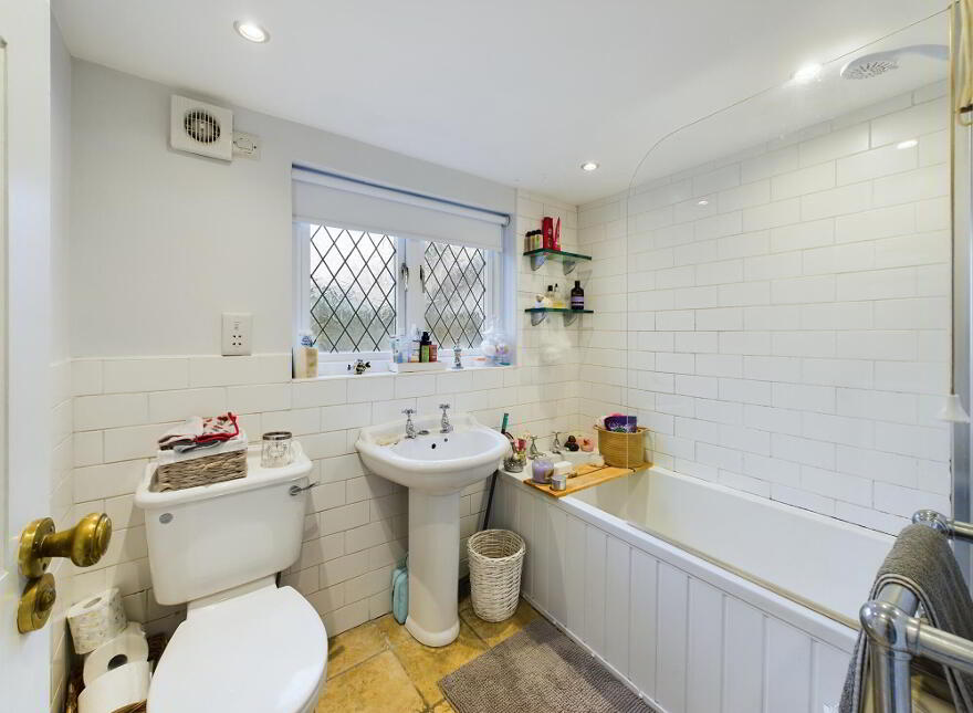 15 Arthur Street, Hillsborough, BT26 6AP