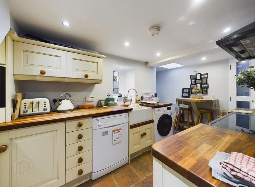 15 Arthur Street, Hillsborough, BT26 6AP
