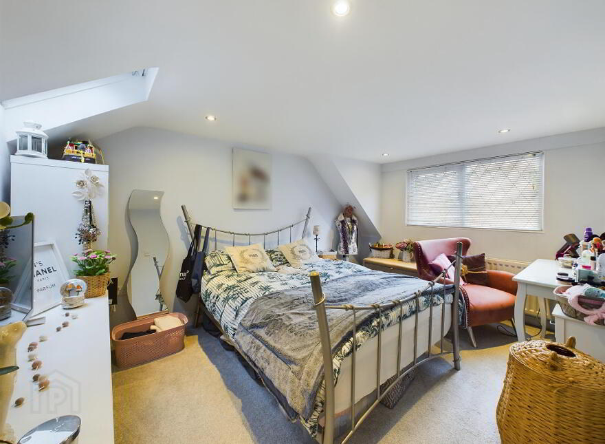 15 Arthur Street, Hillsborough, BT26 6AP
