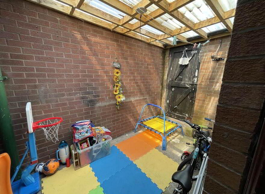 91 Beechmount Parade, Belfast, BT12 7LX